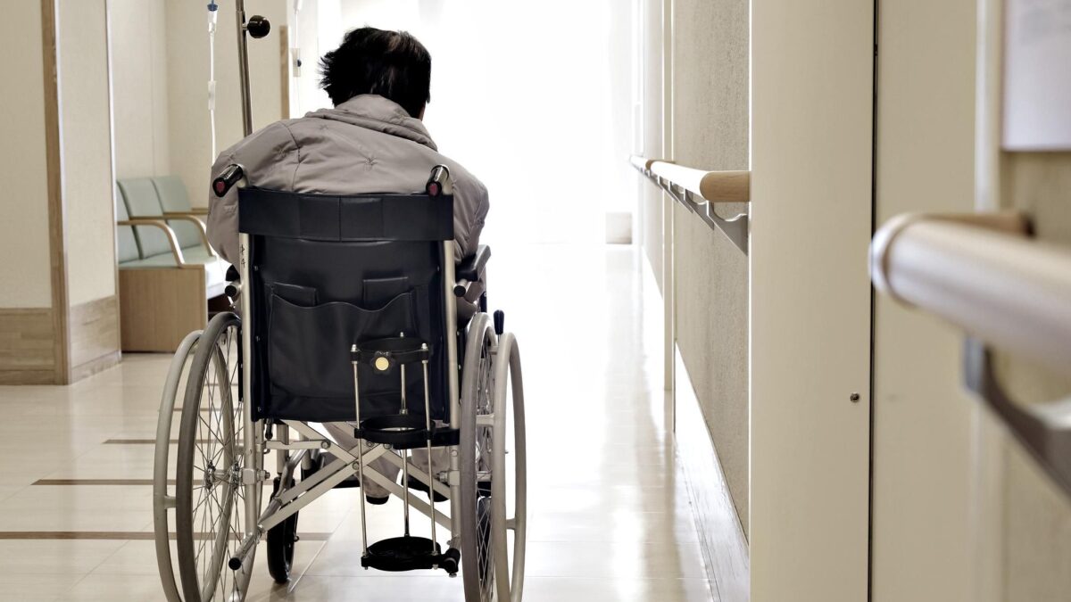 Una Rsa su quattro non è a norma. E c’è chi respinge i non vaccinati