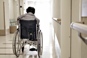 Una Rsa su quattro non è a norma. E c’è chi respinge i non vaccinati