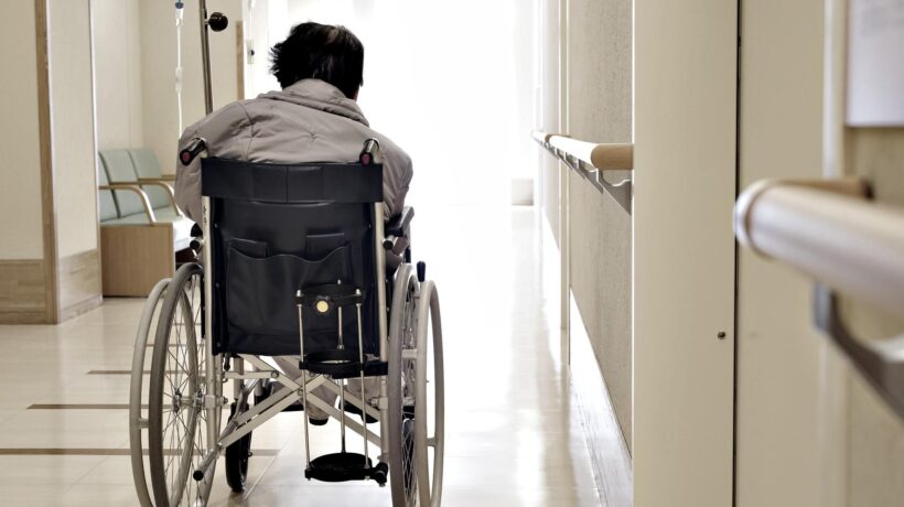 Una Rsa su quattro non è a norma. E c’è chi respinge i non vaccinati