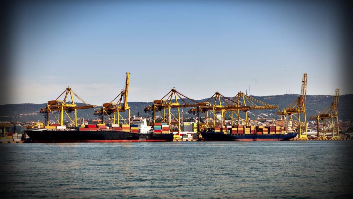 Il porto di Amburgo (cioè la Cina) conquista il terminal di Trieste