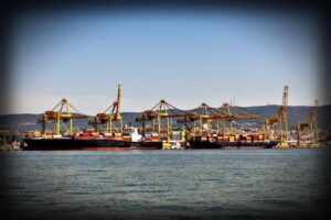 Il porto di Amburgo (cioè la Cina) conquista il terminal di Trieste