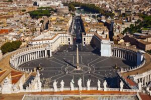 Si avvera la «profezia» di Ratzinger. La Chiesa che attrae è quella «totale»