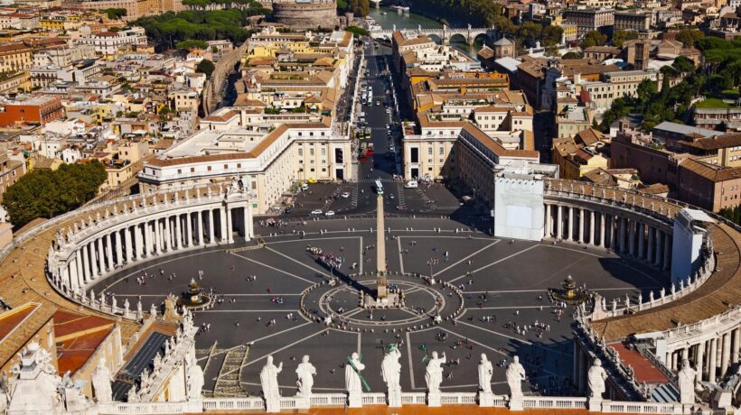 Si avvera la «profezia» di Ratzinger. La Chiesa che attrae è quella «totale»