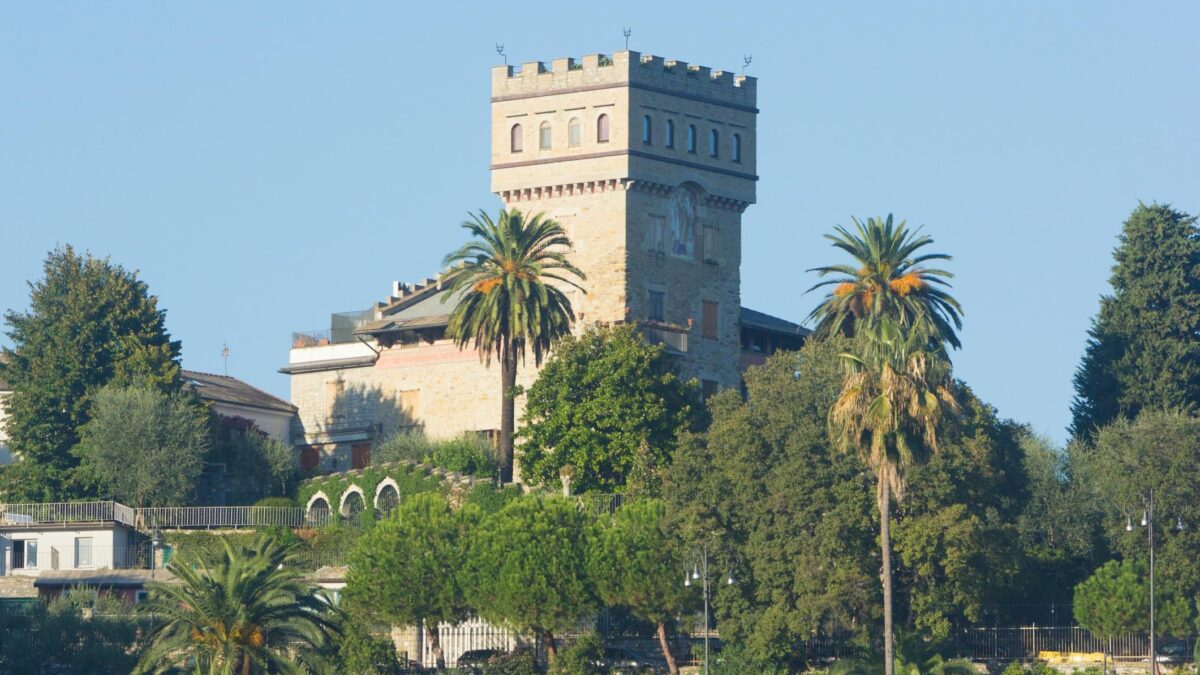Palme, eucalipti e cipressi americani: Rapallo è una galleria d’arte verde