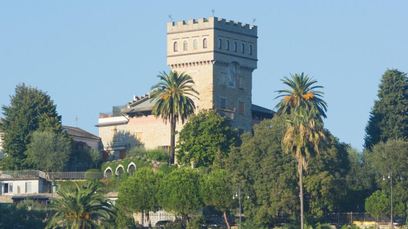 Palme, eucalipti e cipressi americani: Rapallo è una galleria d’arte verde