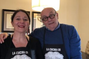 Le pillole di galateo di Petra e Carlo: cibi che si possono mangiare con le mani
