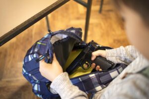 Inferno in classe. «Daspo per giovani e adulti violenti. Non devono mettere piede a scuola»