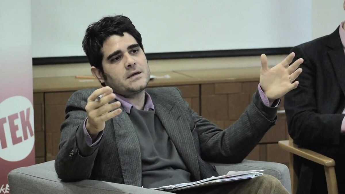 Thomas Fazi: «Un autoritarismo a fisarmonica: questa è l’eredità del virus»