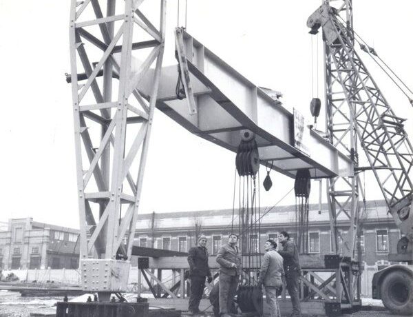 Test di un carroponte alle officine della Bovisa