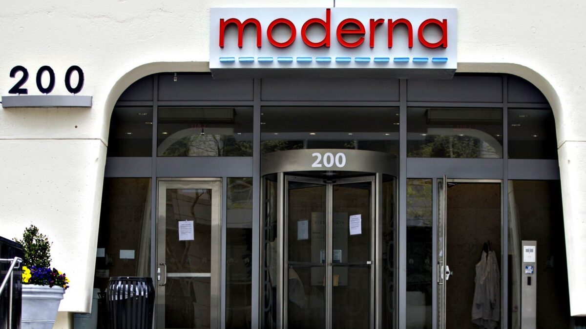 Moderna, 400 milioni al governo Usa che la toglie dai guai