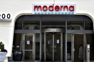 Moderna, 400 milioni al governo Usa che la toglie dai guai