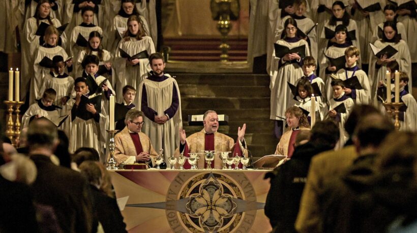 L’ultimo sacrilegio gender: è fluido anche Dio