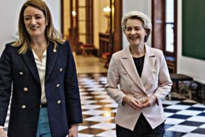 Pressing dell’Ue per dare i jet a Kiev. Ma ora Londra frena: nulla di deciso