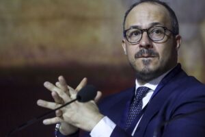 La Commissione sulla pandemia presieduta da un fan delle iniezioni?