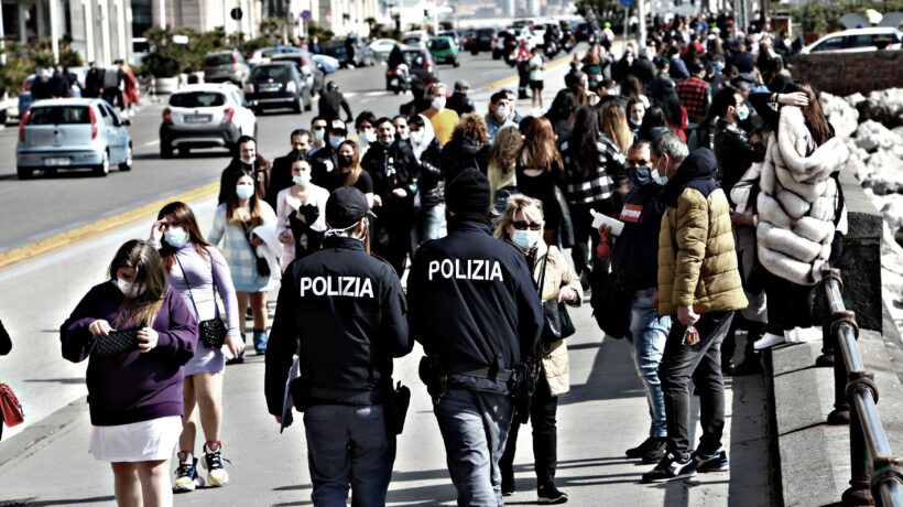 Morti post vaccino, crepe nel muro di silenzio