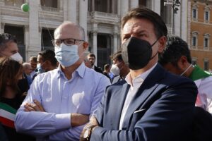 A Roma Gualtieri e Conte litigano sui rifiuti