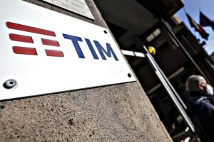Sul tavolo Tim l’offerta del fondo Usa: oltre 20 miliardi per rete e Sparkle