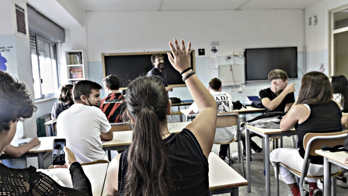 L’esca dei fondi del Pnrr per il digitale smantellerà ciò che resta della scuola