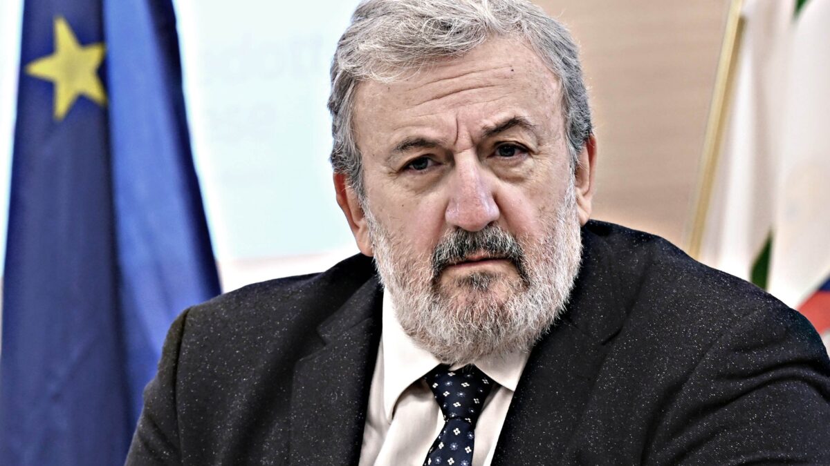 Quel debole per gli appalti degli uomini di Emiliano: i guai del «cerchio magico»
