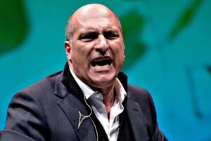 «Togliete l’immunità a Cozzolino»
