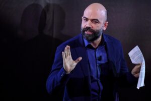 Il «competente» Saviano non ne azzecca una