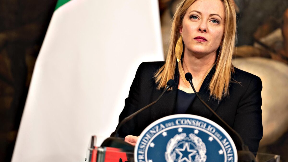 Sberle della Meloni ai dem in visita a Cospito