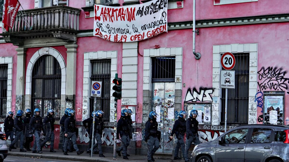 L’anarchico indigna purché sia saldato con «fasci» e no vax