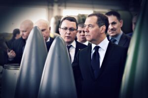 Il Cremlino minaccia l’uso dell’atomica. «La Crimea è nostra»