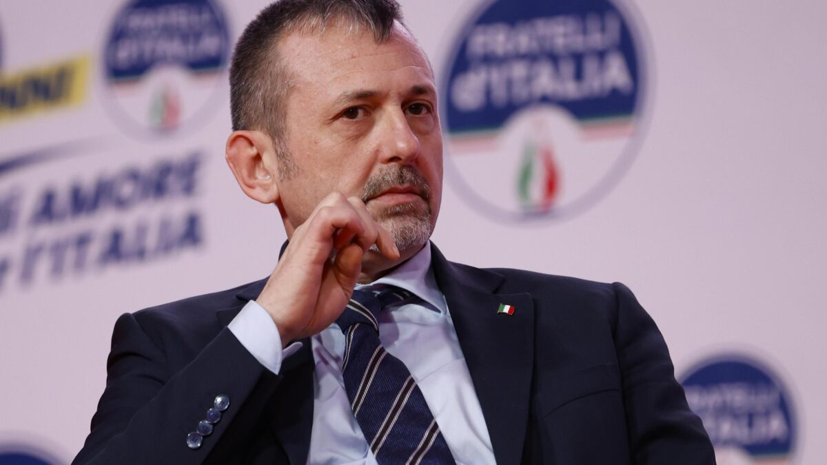 La sinistra si finge unita contro Delmastro