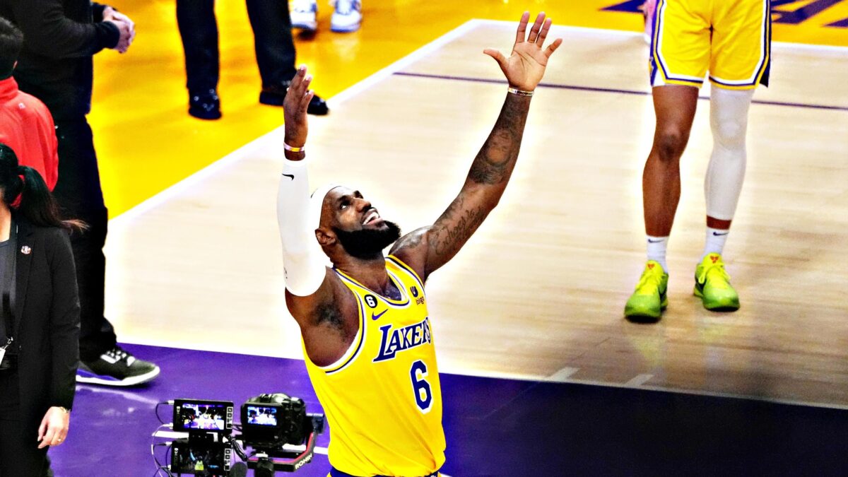 LeBron è il nuovo signore dell’anello. Michael Jordan è un po’ meno solo