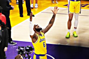 LeBron è il nuovo signore dell’anello. Michael Jordan è un po’ meno solo