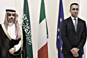 Di Maio  si camuffa da giornalista per provare a spuntare la poltrona