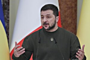 Prima di coprire d’insulti Berlusconi Zelensky guardi la sua «democrazia»