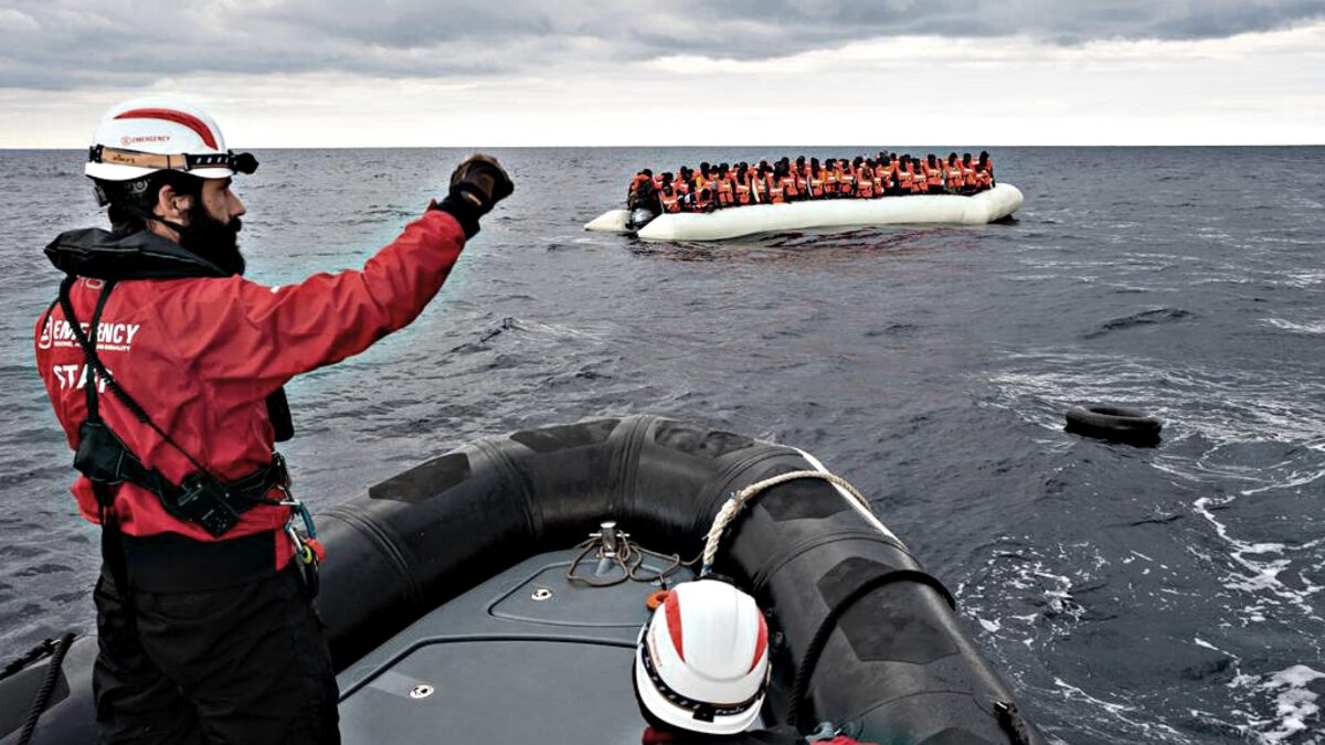 I servizi italiani: «Le navi Ong un vantaggio per gli scafisti»