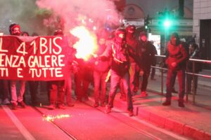 Cospito in ospedale, anarchici in battaglia