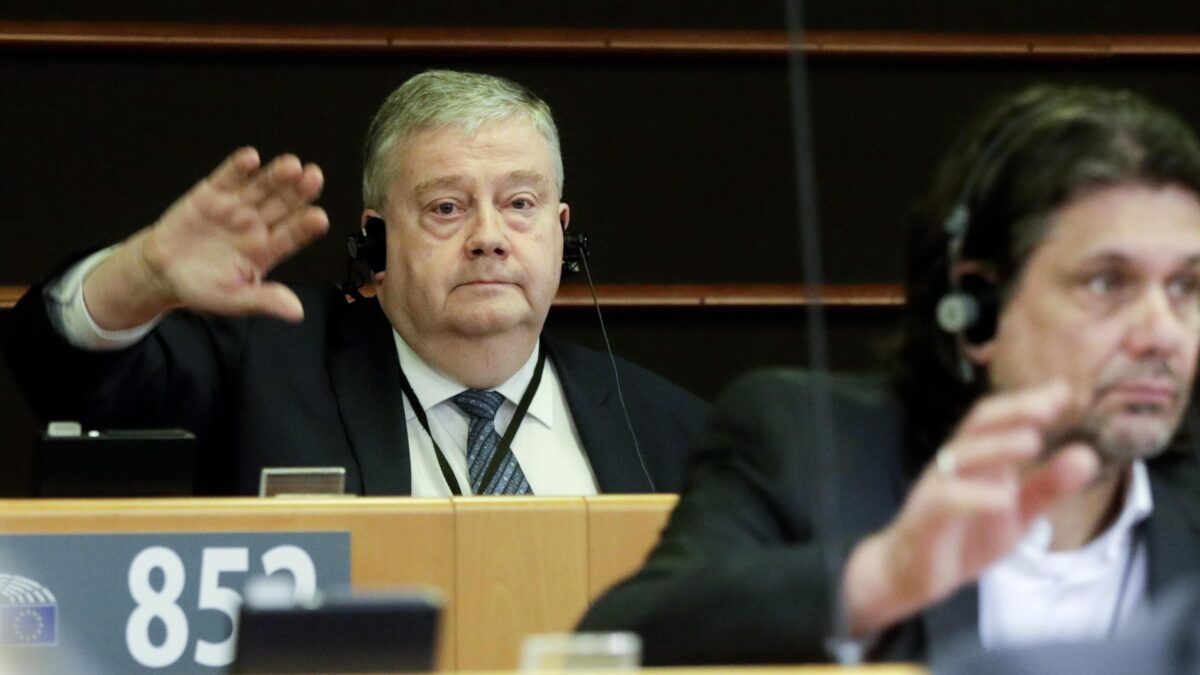 Spunta il «quadrumvirato del Pd» ed è fuggi fuggi dai salotti buoni dem