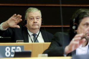 Spunta il «quadrumvirato del Pd» ed è fuggi fuggi dai salotti buoni dem