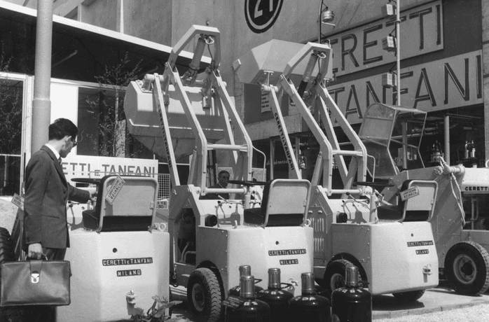 Stand sollevatori Cerettiu0026Tanfani alla Fiera Campionaria di Milano (Archivio Fondazione Fiera Milano)