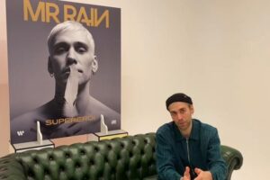 Sanremo 2023, Mr.Rain ci spiega come si diventa «Supereroi»