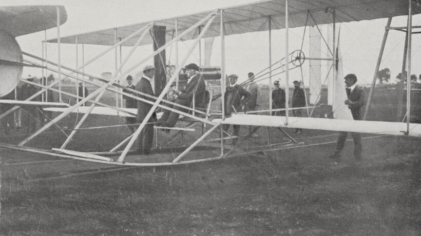 L'ex primo ministro Sidney Sonnino con Wilbur Wright a Roma Centocelle (Getty Images)