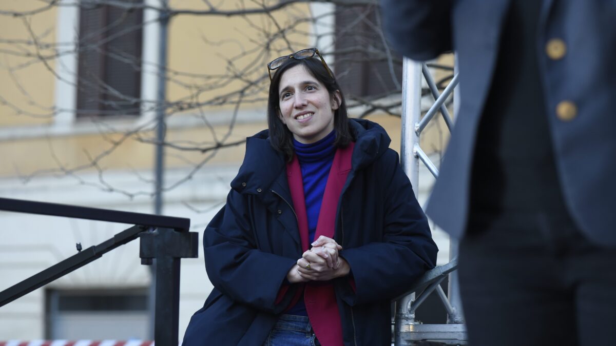 La Schlein pensa a ius soli e nozze gay mentre è ostaggio dell’assemblea Pd