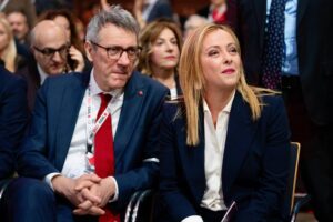 Per Landini unica proposta: salario minimo