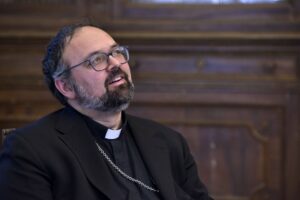 «I figli ai gay non li porta la cicogna. L’utero in affitto è un crimine»