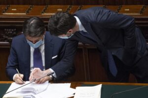 La Procura si concentra sulle mancate chiusure: «La zona rossa avrebbe evitato 4.000 morti»