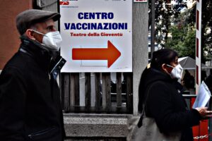 Sveglia a Ursula & C. sugli effetti avversi. Aifa invece cincischia