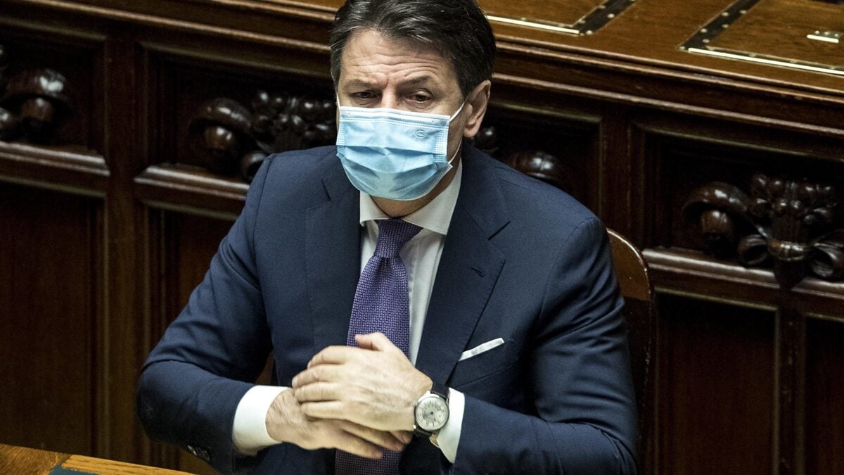 Macché virus affrontato a mani nude. Il governo rimase a braccia conserte