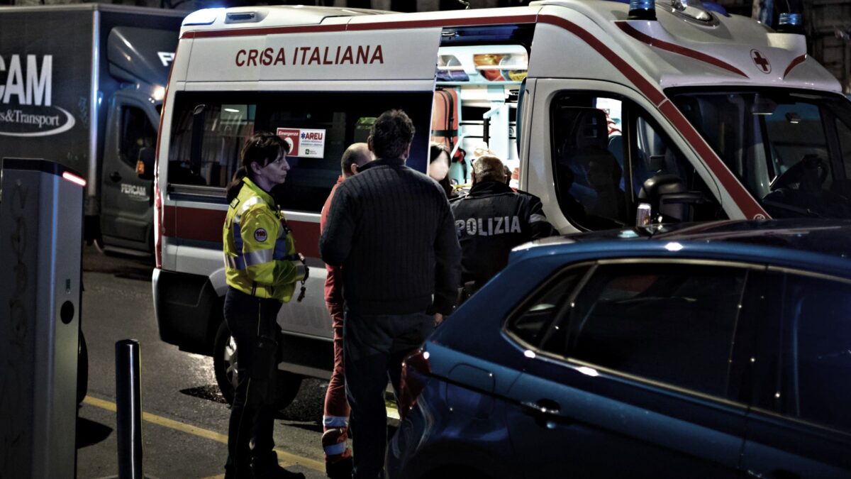 Africani accoltellano i passanti per rapina