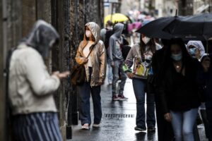«La mascherina non ferma il virus». E dopo 4 giorni la imposero a tutti