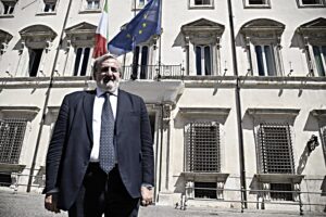 Migranti, ombre sui bandi di Emiliano