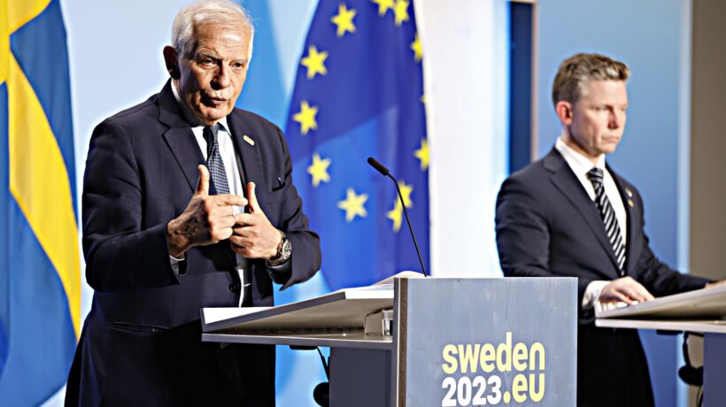 Piano Ue in tre fasi per armare Kiev. Borrell conferma il modello Covid